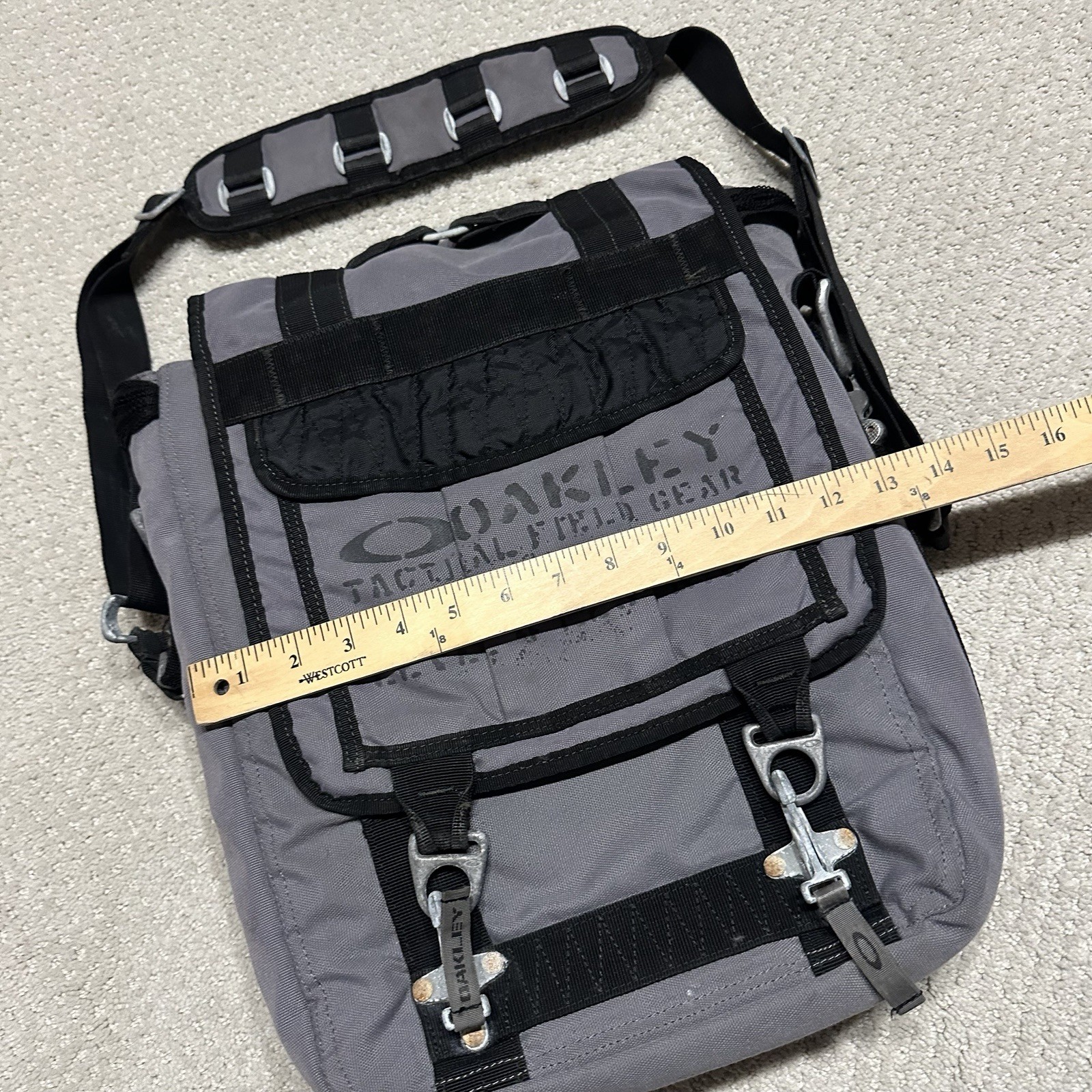 Vintage Oakley Tactical Field Gear Lvl 4 Restraint vertical Messenger bag Rare