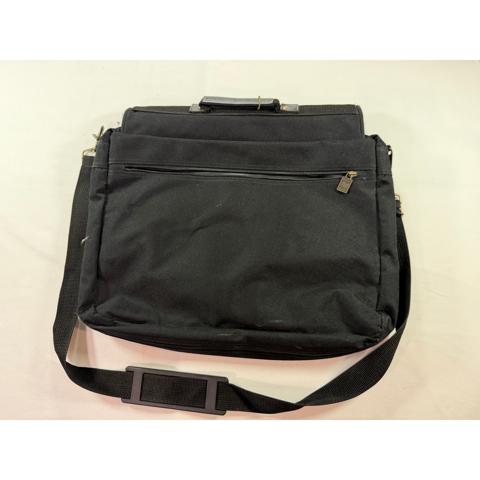 Leeds Lexis Publishing Black Canvas Messenger Computer Bag North West Zipper