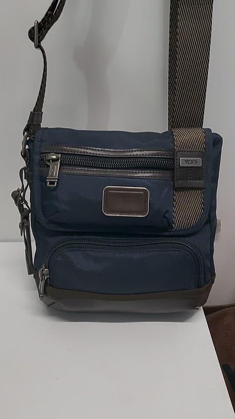 Tumi Crossback (Free shipping *Not applicable for Mercari shop transactions)