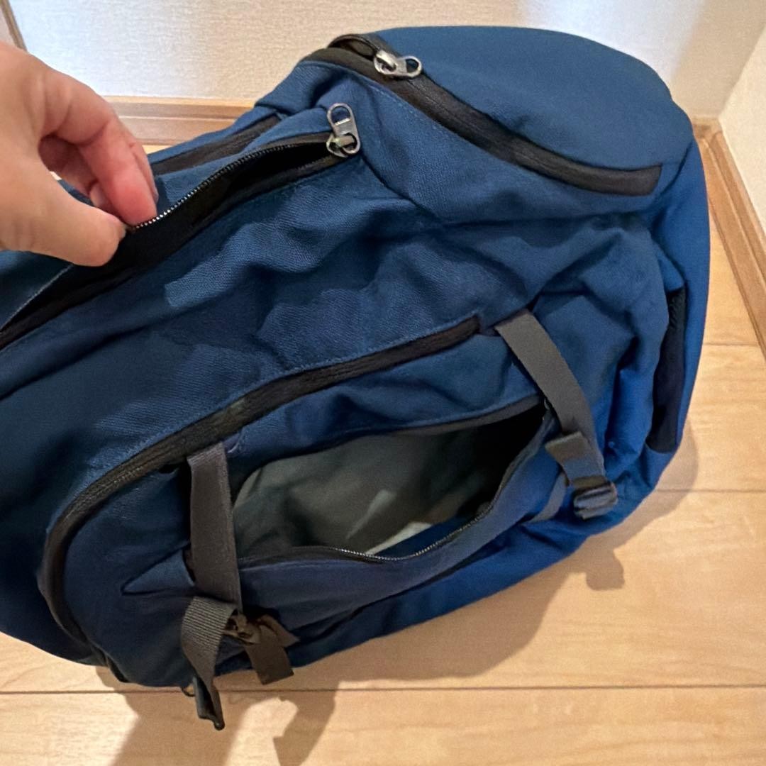 Patagonia Navy Backpack 32L Mesh Panel Travel Daypack Excellent Condition