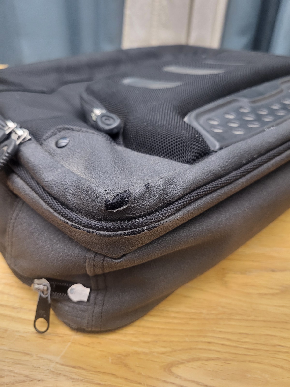 Vintage Oakley Tactical Field Gear Black Laptop Shoulder Messenger Bag 16” READ