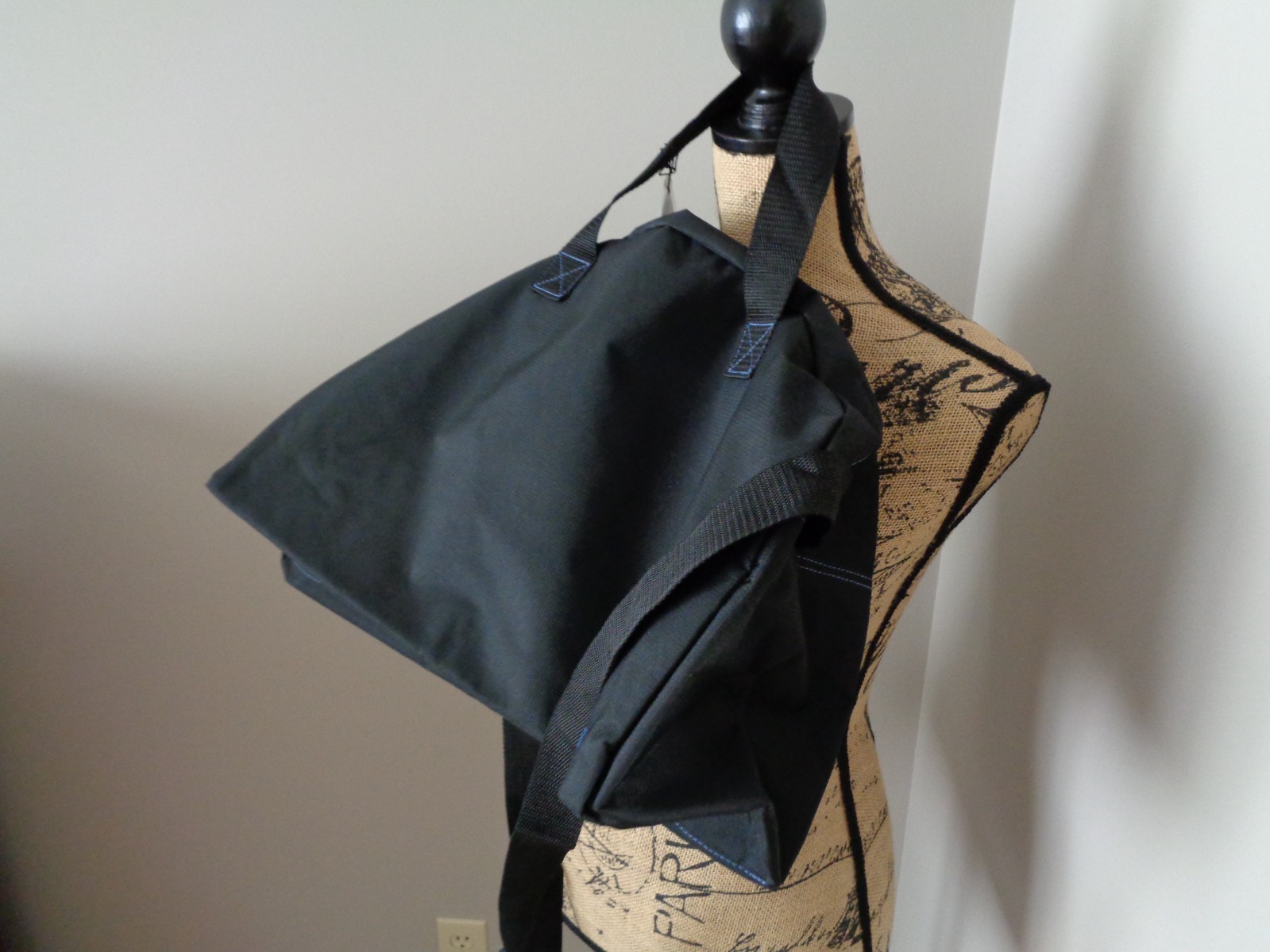 GUESS for Men TOTE DUFFLE BAG SATCHEL NWT