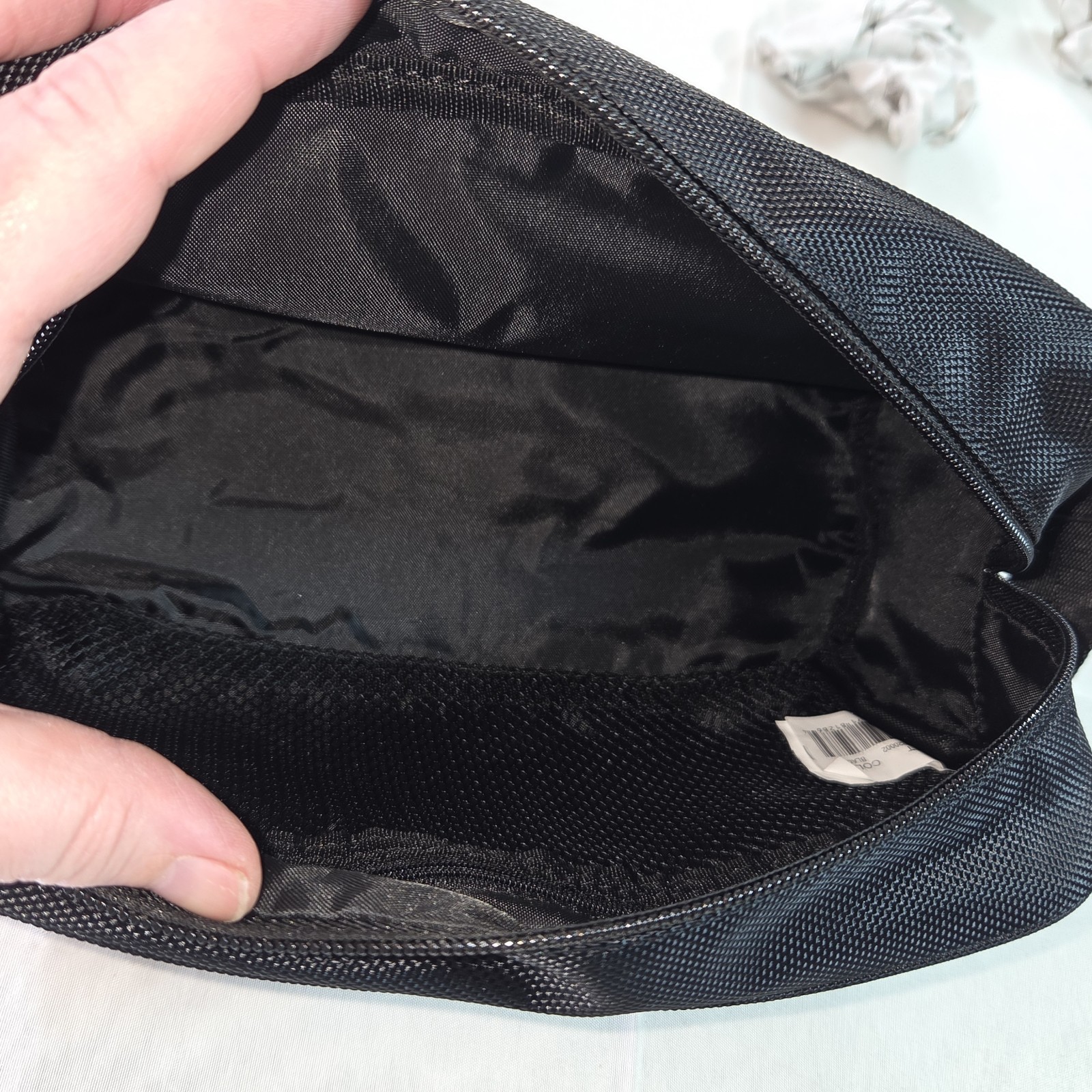 NWT Tommy Hilfiger Black Red/white Stripe Travel Toiletry Bag. Unisex