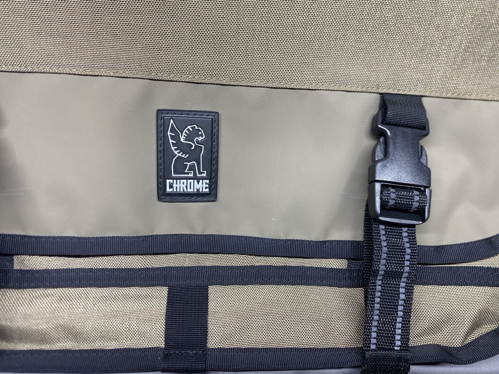 Near Mint Chrome Industries Messenger Bag 28L Large COYOTE BROWN