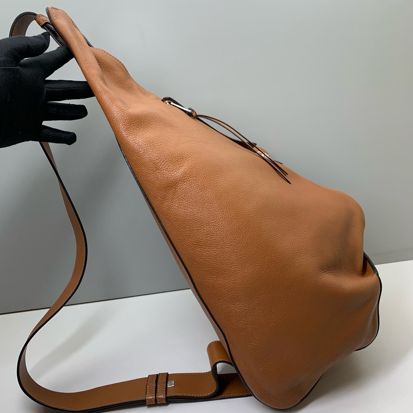 Loewe Pre-Owned Authentic Crossbody Brown Leather 44x28x22cm