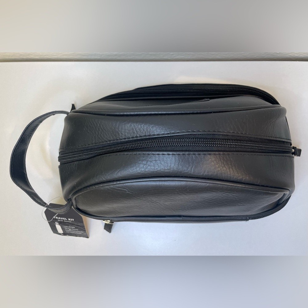 Original Penguin NWT Men’s Travel Kit Classic Black Toiletry Bag with bottle