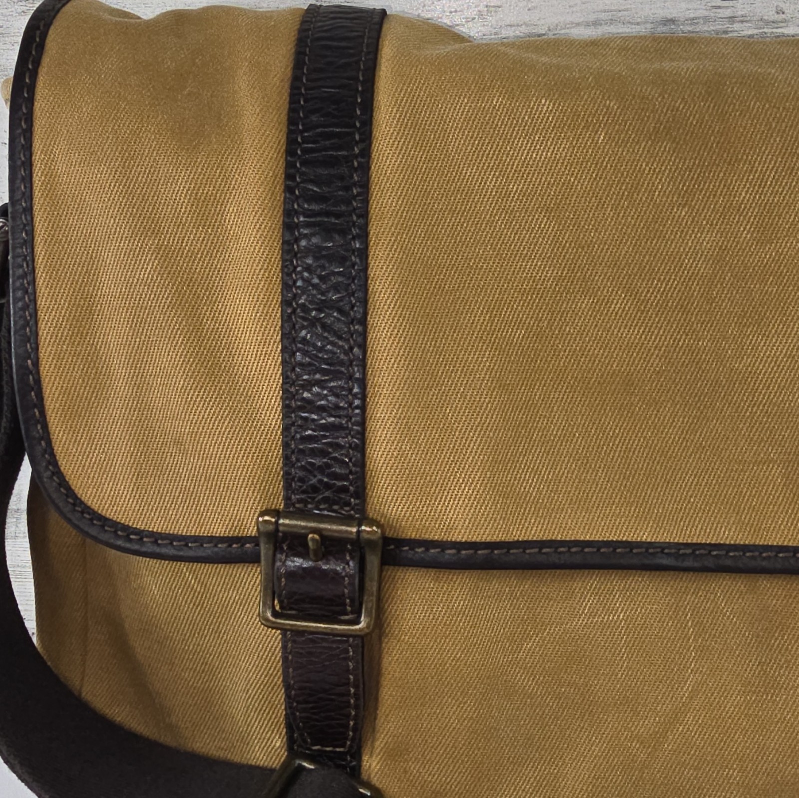 FOSSIL Tan Brown Messenger Bag Buckle Zip Snap Adjustable Strap Pockets *STAINS*