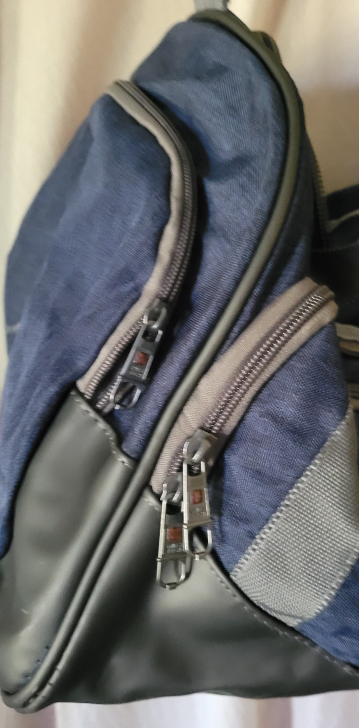 Swiss Tech Duffle Bag Blue and Grey Shoulder Strap Side Pockets Athletics Travel