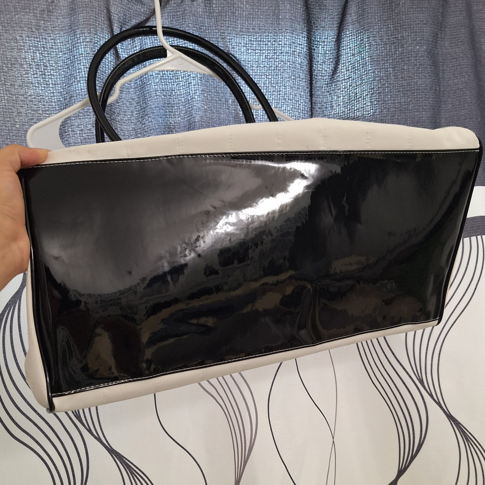 Givenchy Parfums Designer White Black Quilted Weekender Duffle Travel Bag Vacay