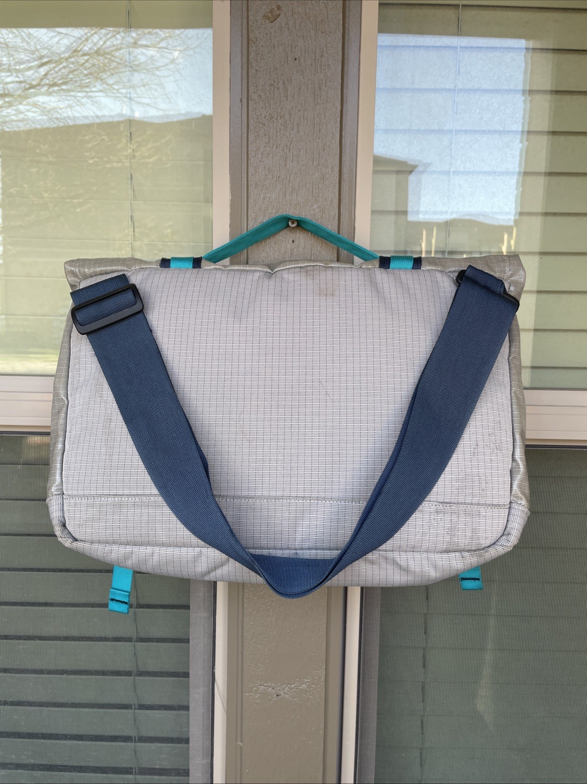 RARE Patagonia Black Hole Messenger 12L Bag Grey Turquoise Green Laptop 49321