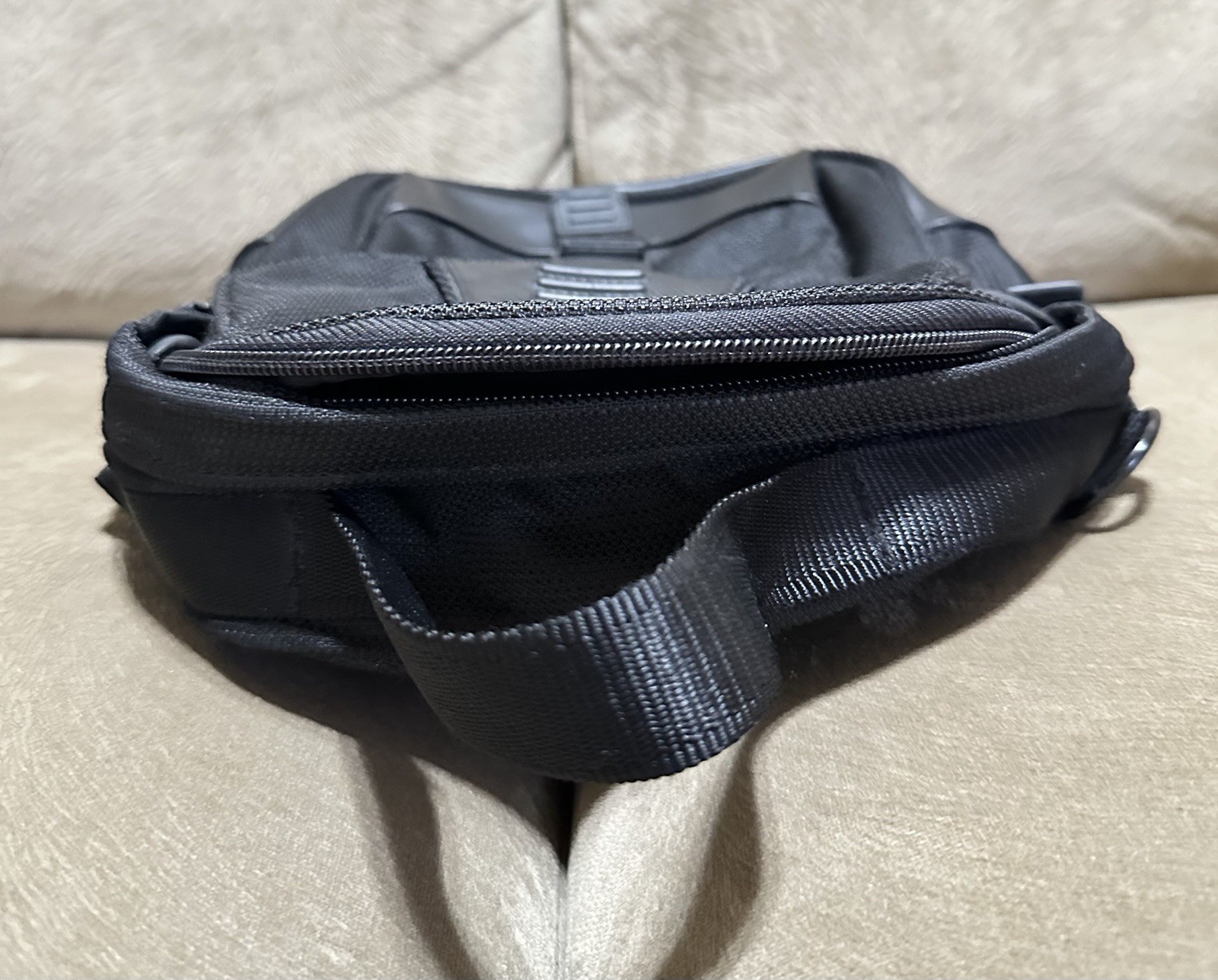 TUMI T2 Ballistic Nylon Men’s Shoulder Bag Small Black