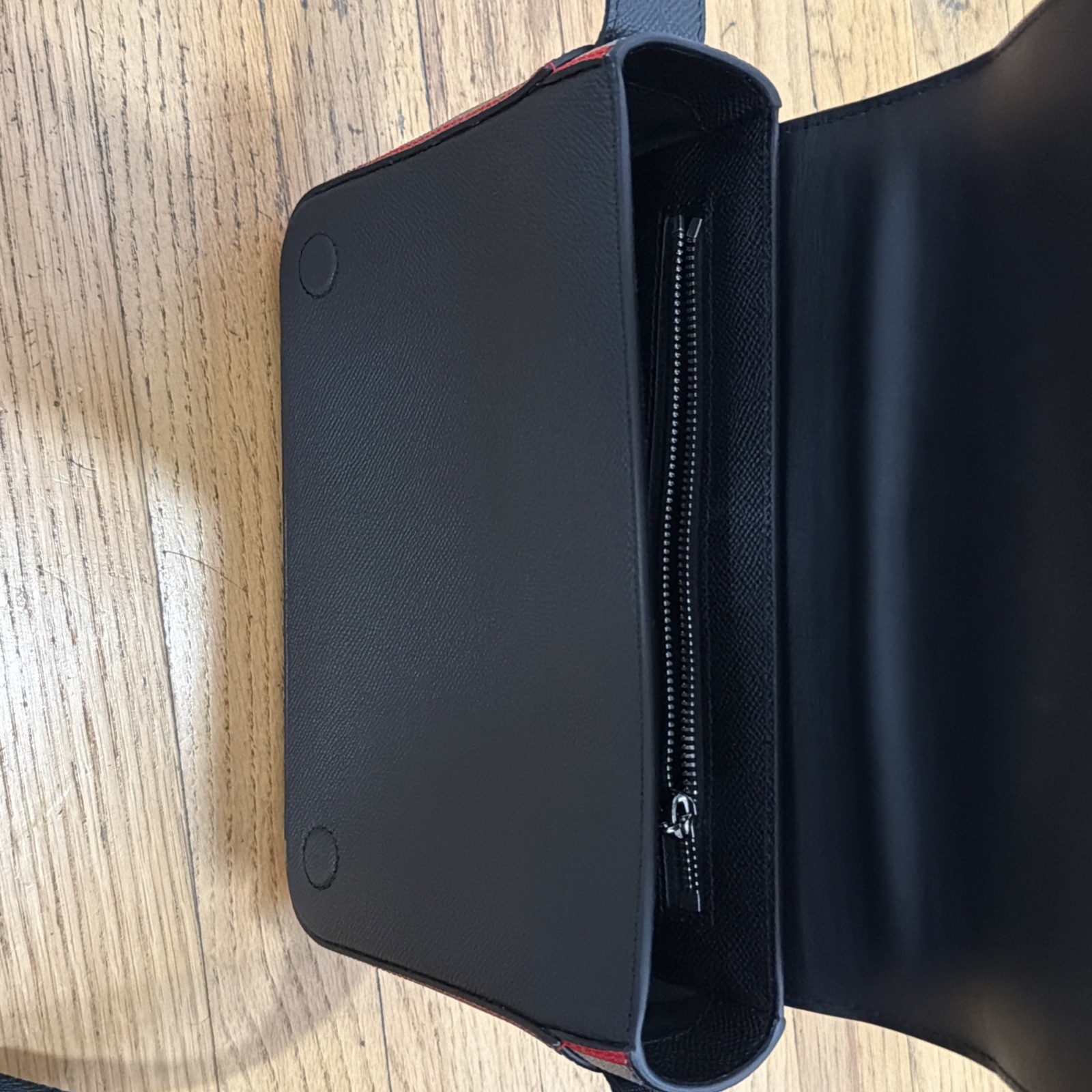 Burberry Carter Messenger Bag Black 8036544 BRAND NEW WITH TAGS $1,290MSRP