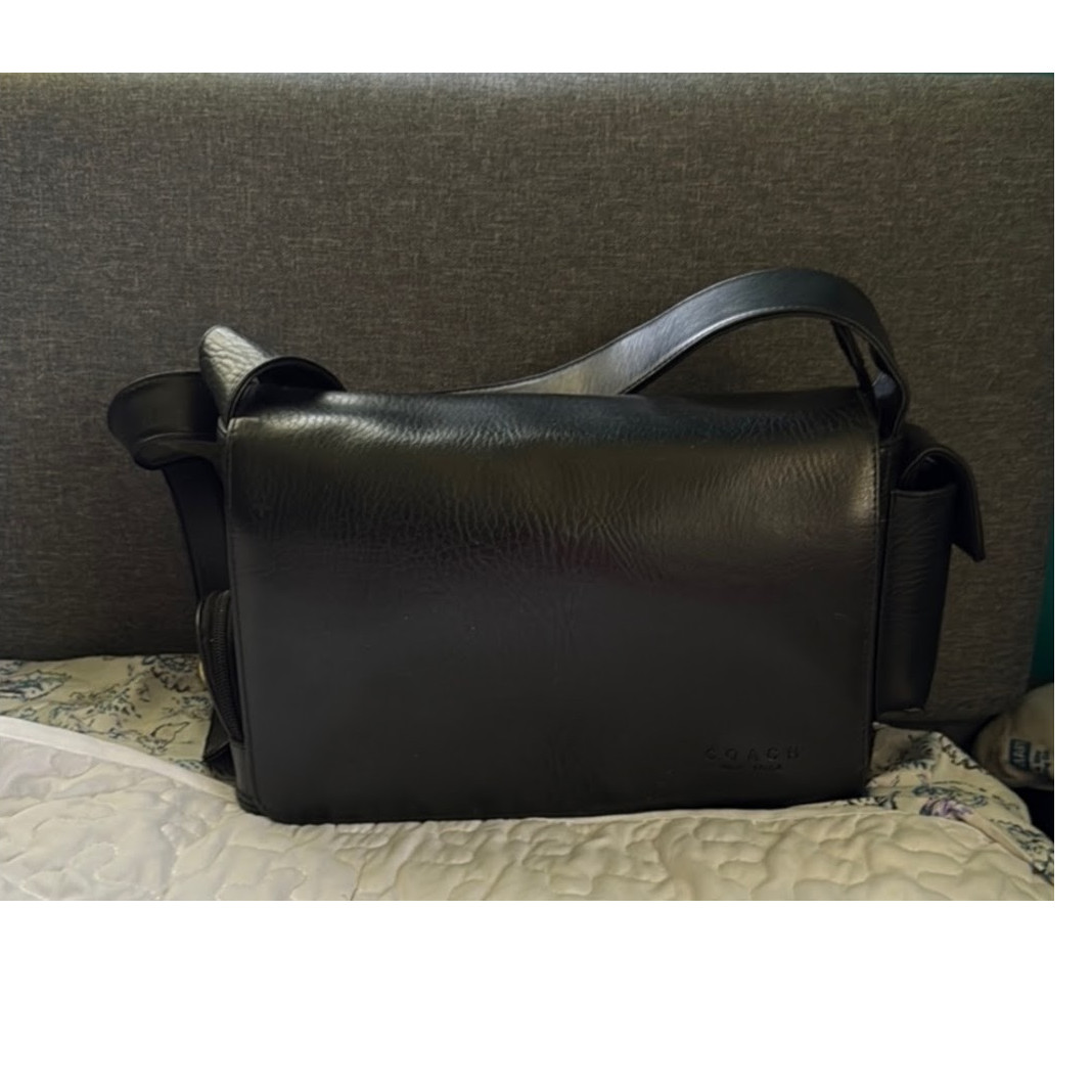 Vintage Coach Black Buckle Zip Flap Closure Outer Pockets