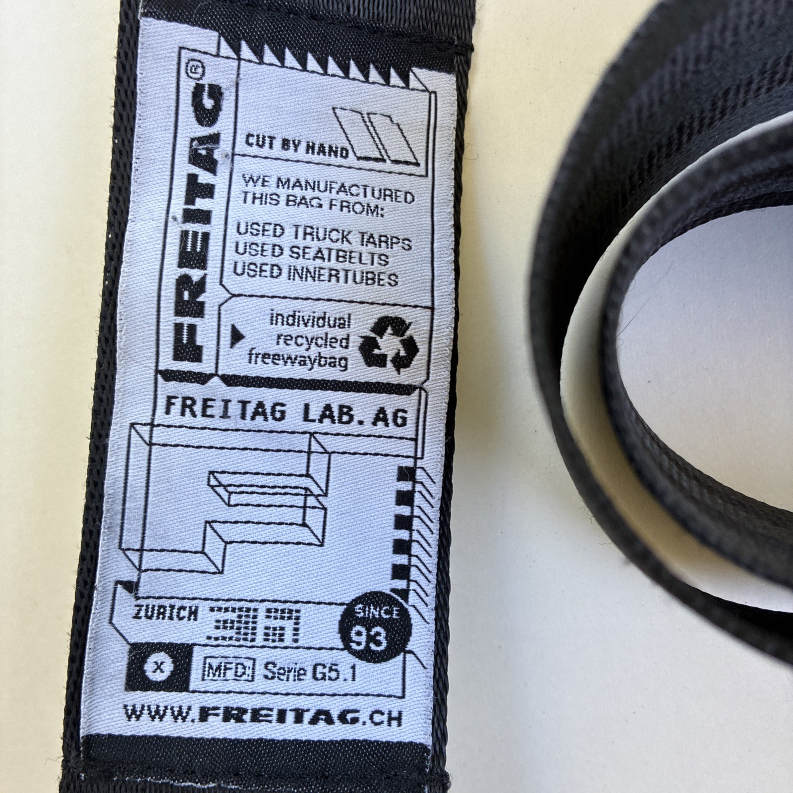 FREITAG Messenger Man Bag Beige G5.1 Greige Red Adjustable Strap Dragnet 12 x 10