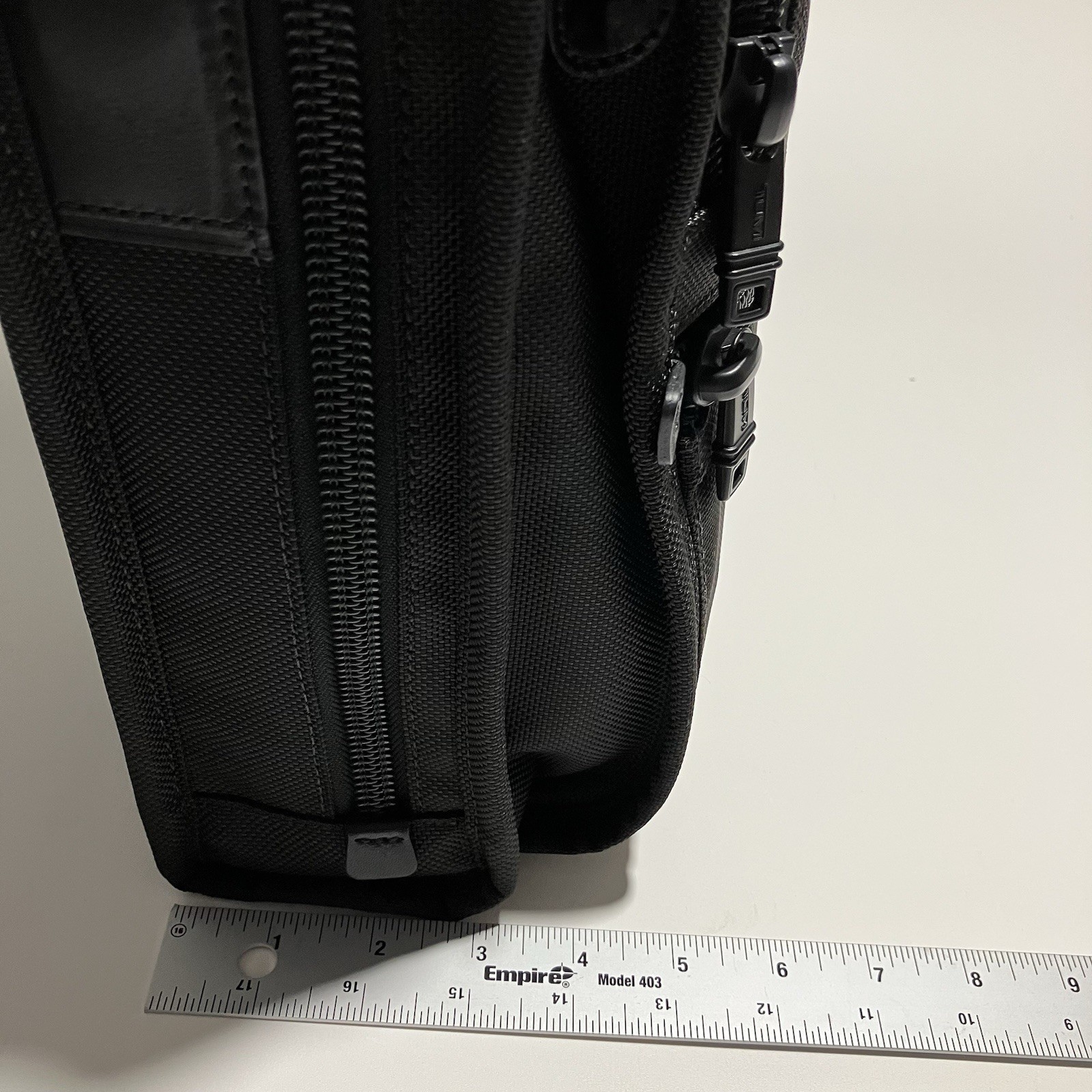 Tumi Compact Large Screen Laptop Brief Computer Bag Zippers Travel Hand Carry
