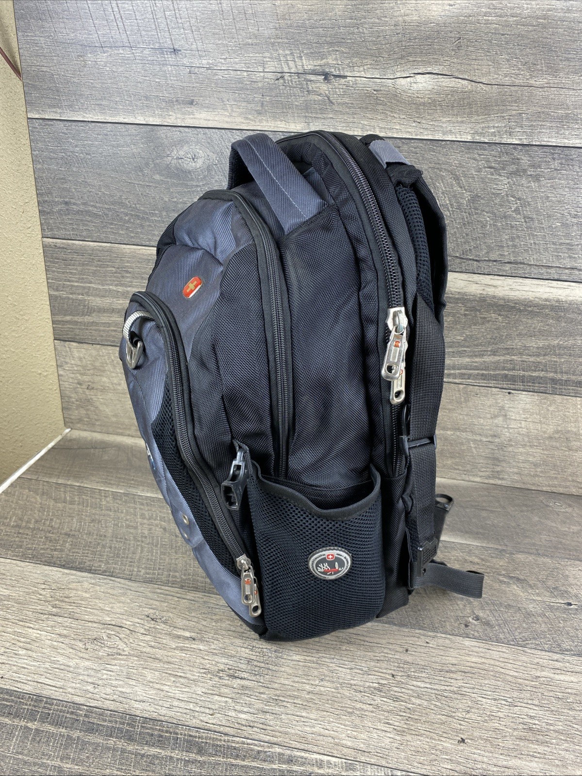 SWISSGEAR AIRFLOW BLACK & GRAY SCHOOL TRAVEL BACKPACK BAG