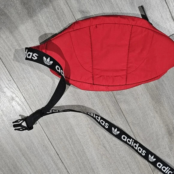 Adidas Black and Red Belt Bag Fanny Waist Pack Unisex *Never used* NWOT