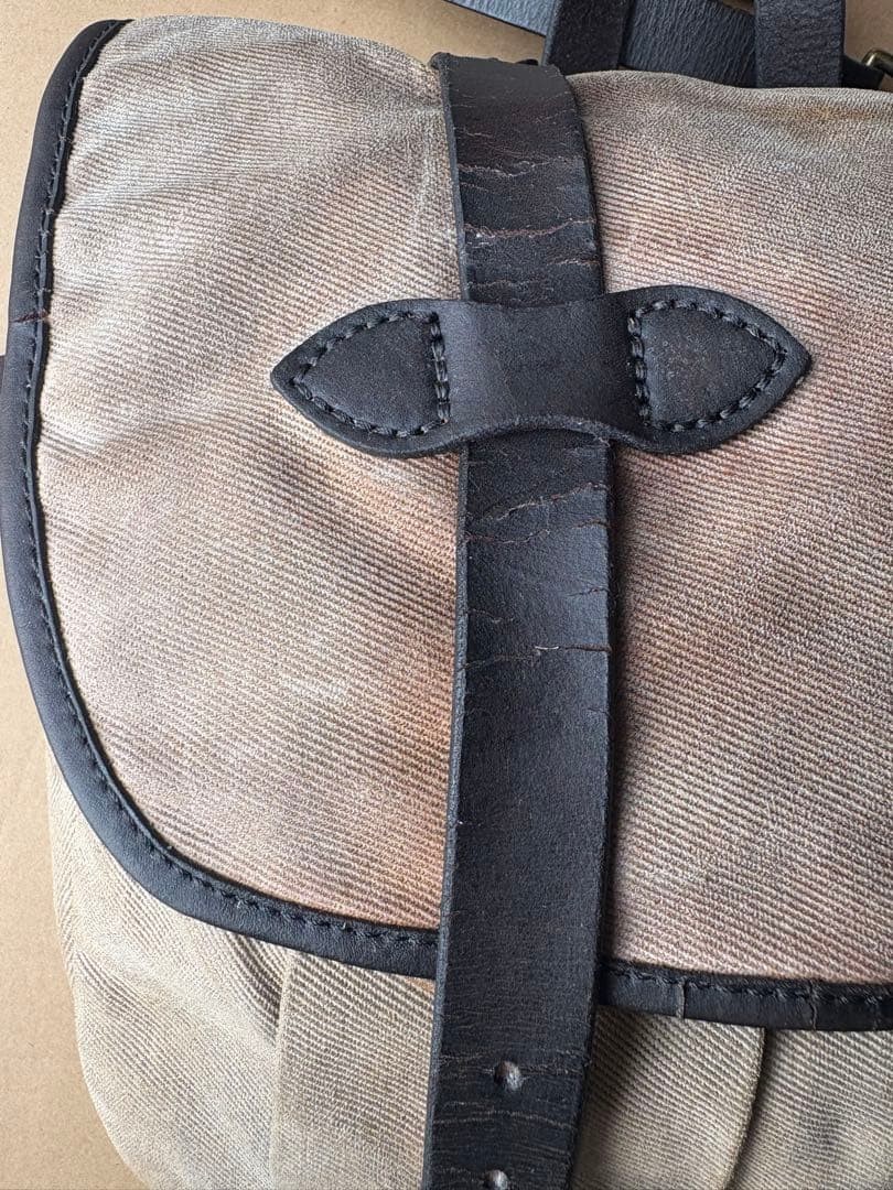 Filson Medium Field Bag Messenger Bag 2Way Rugged Twill Color Tan