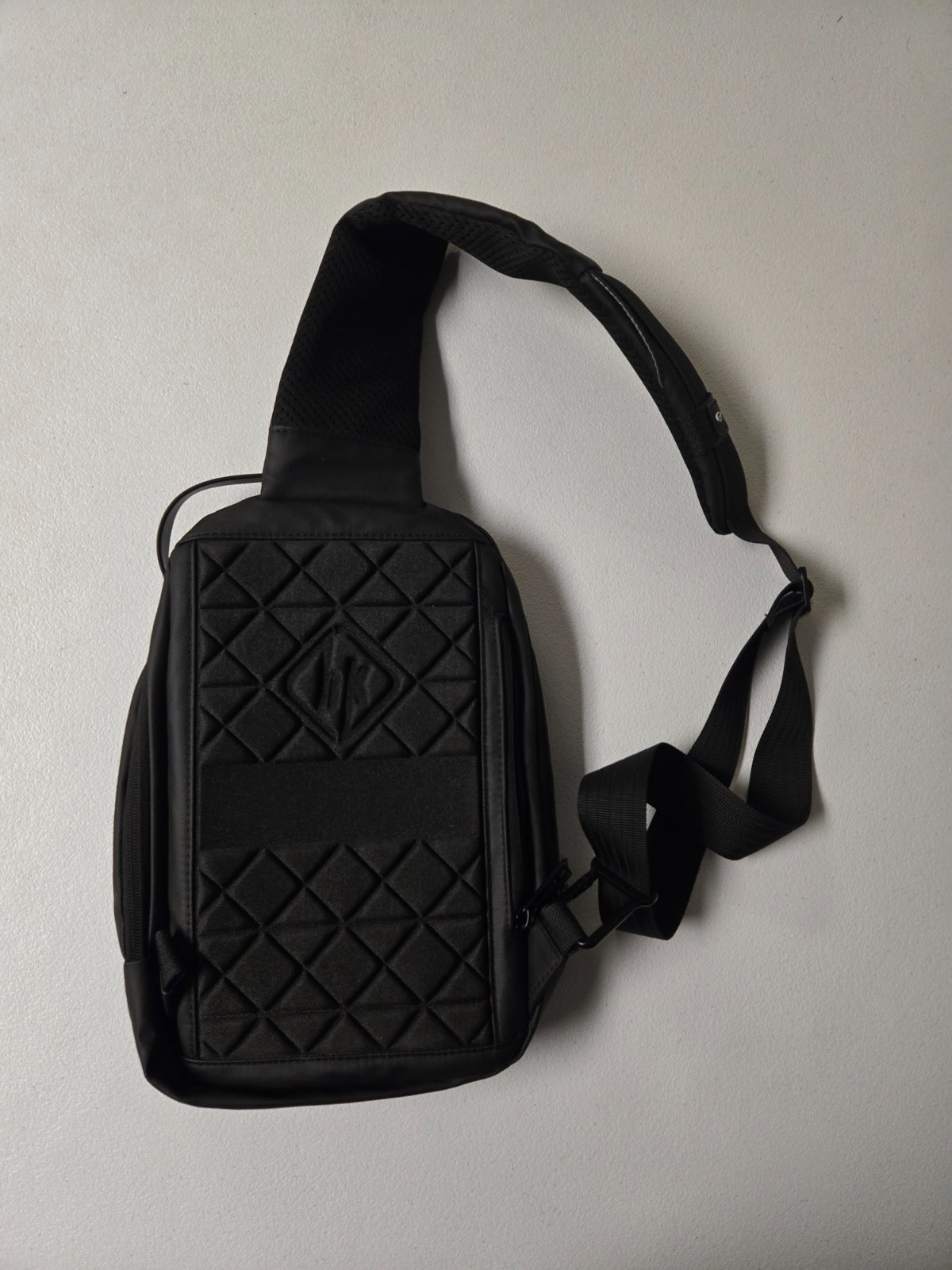 HEROIC KNIGHT Travel Sling Shoulder Bag w/ USB Charging Port Crossbody Chest Bag