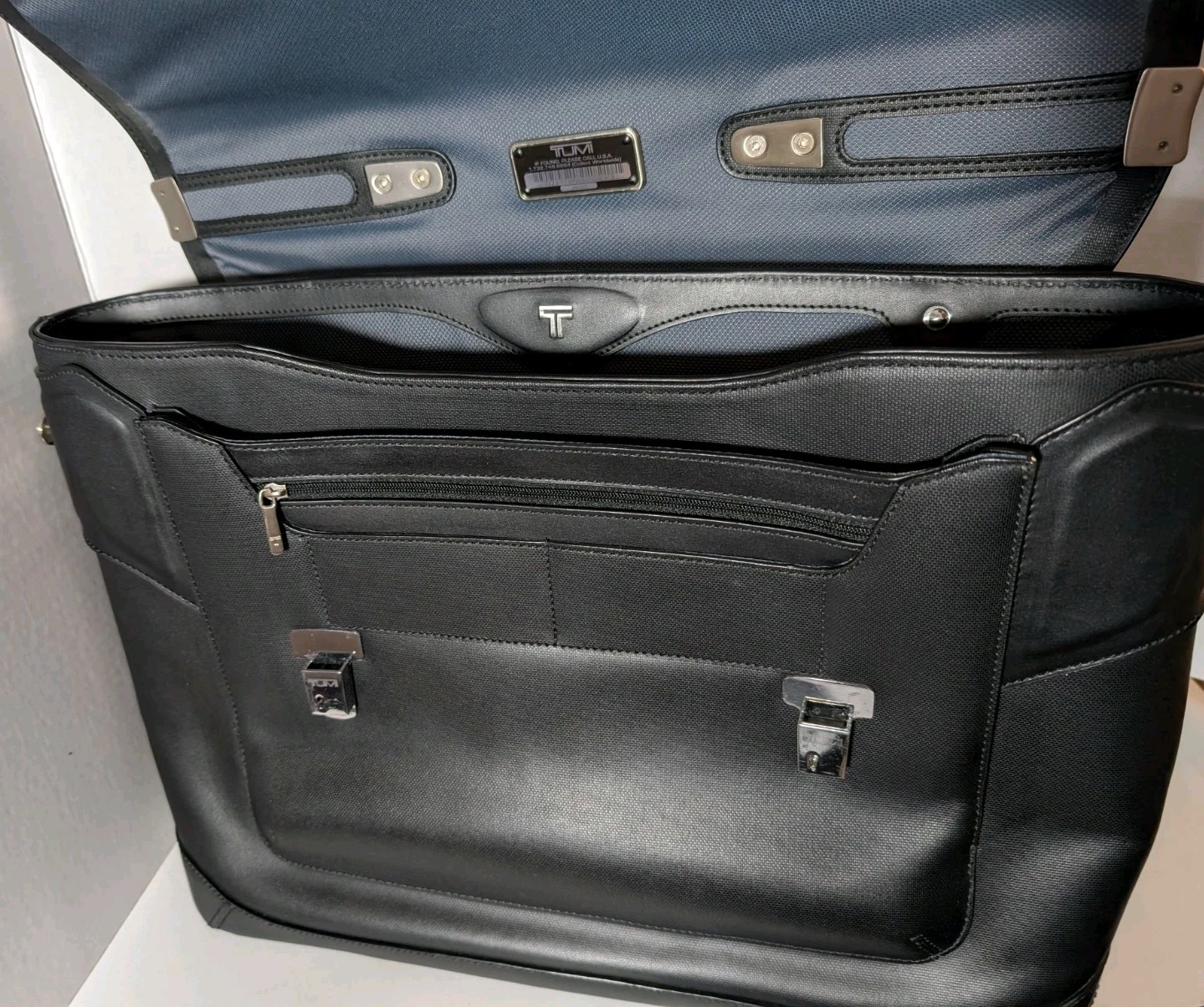 TUMI Business Bag Premium Leather 2952D Brief Case. Super CLEAN!