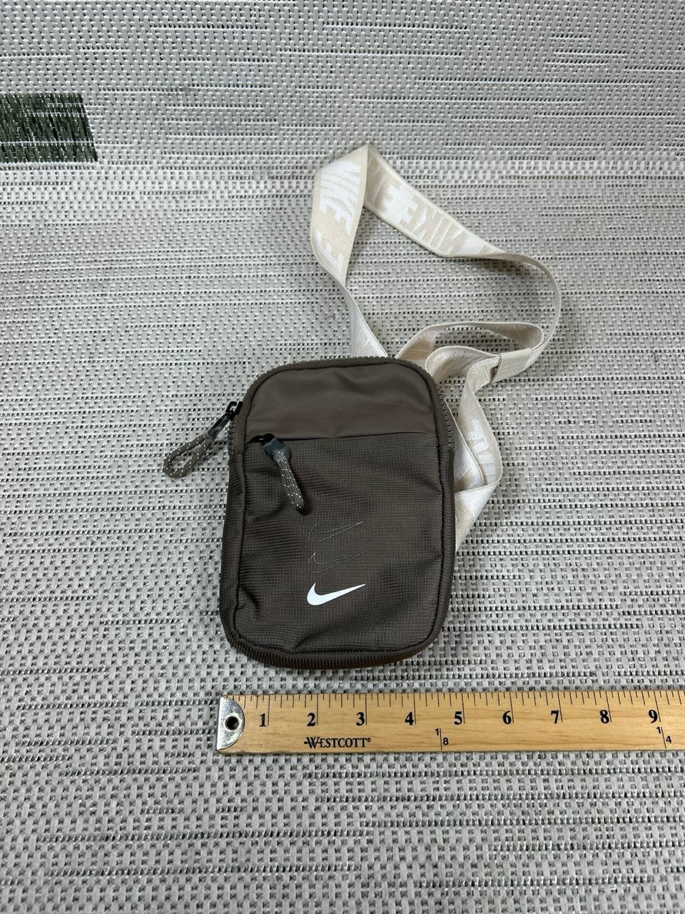 Nike Bag Sportswear Essentials Hip Pack Brown Inner Pocket Adjustable Waist Belt