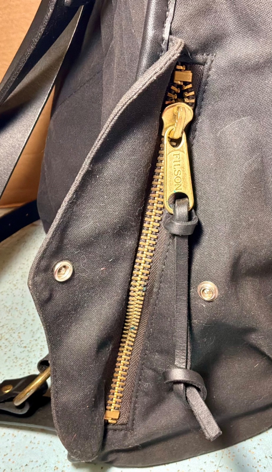 FILSON RUGGED BLACK BACKPACK w/LEATHER BRIDLE STRAPS & BRASS BUCKLES DRAWSTRING