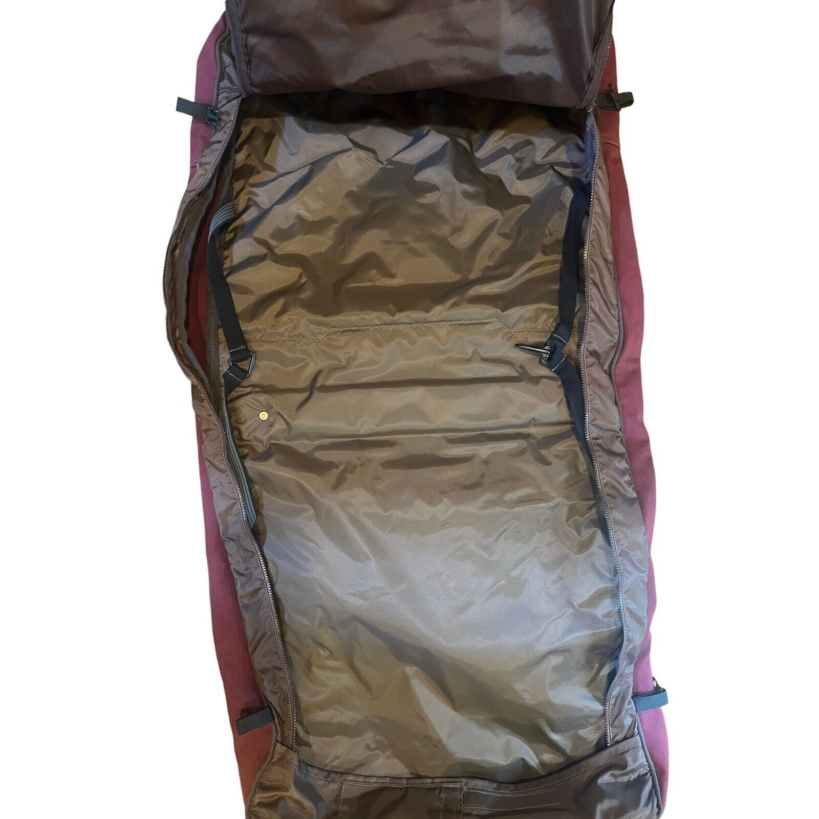 Duluth Pack Sportsman’s Garment Bag In Waxed Canvas Burgundy EUC