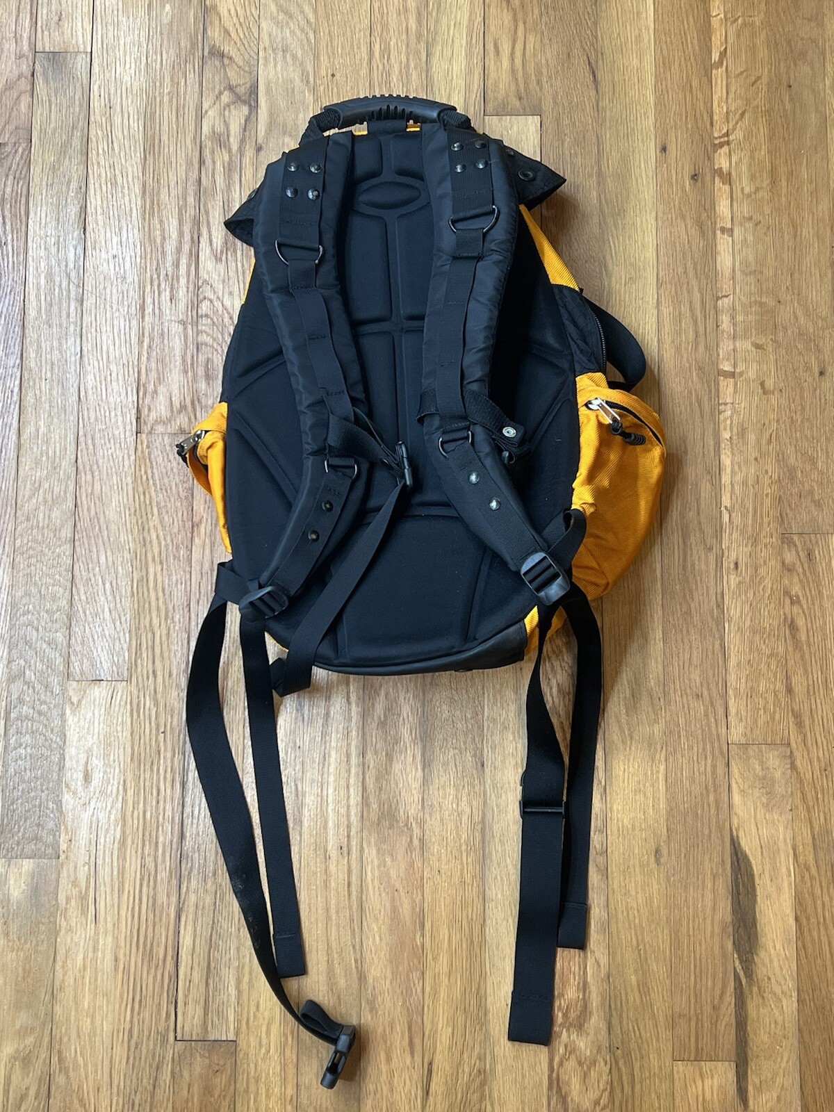 Oakley Icon Tactical 2.0 Backpack Yellow Black Multiple Pockets Padded Buckles