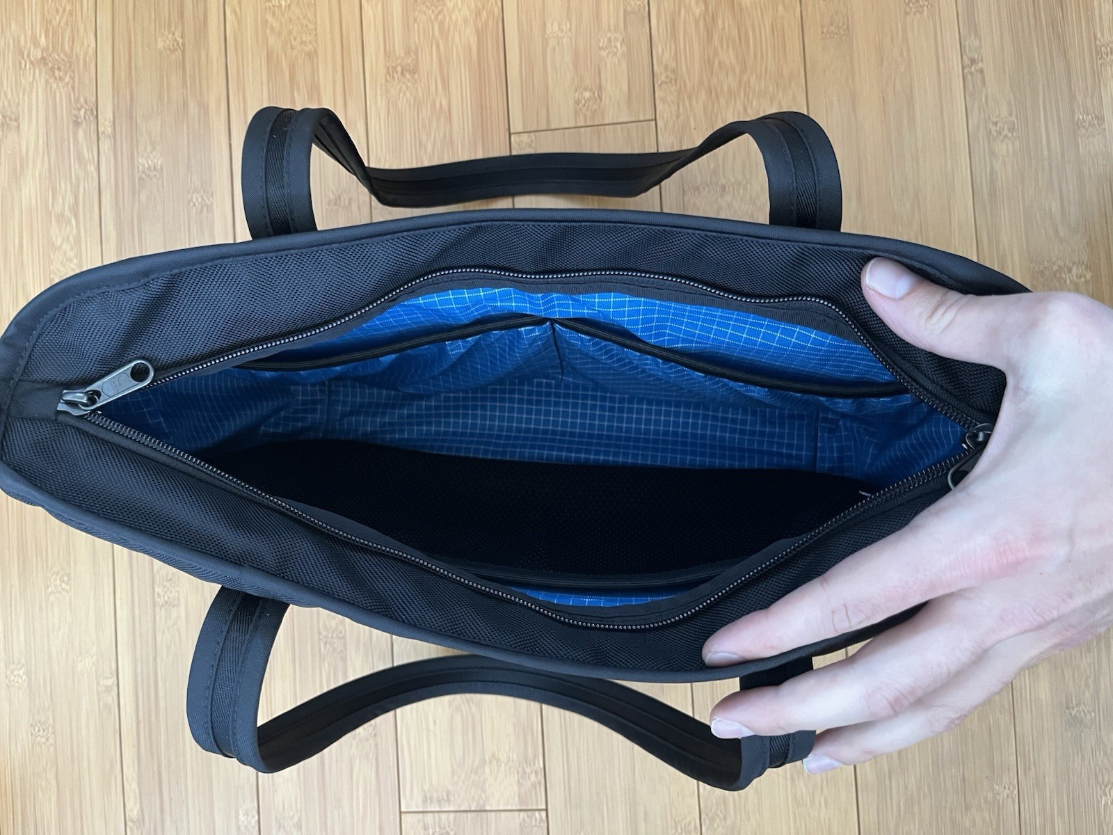 Tom Bihn Nomad Tote 11 Liters Deep Ballistic Exterior, Blue Interior New