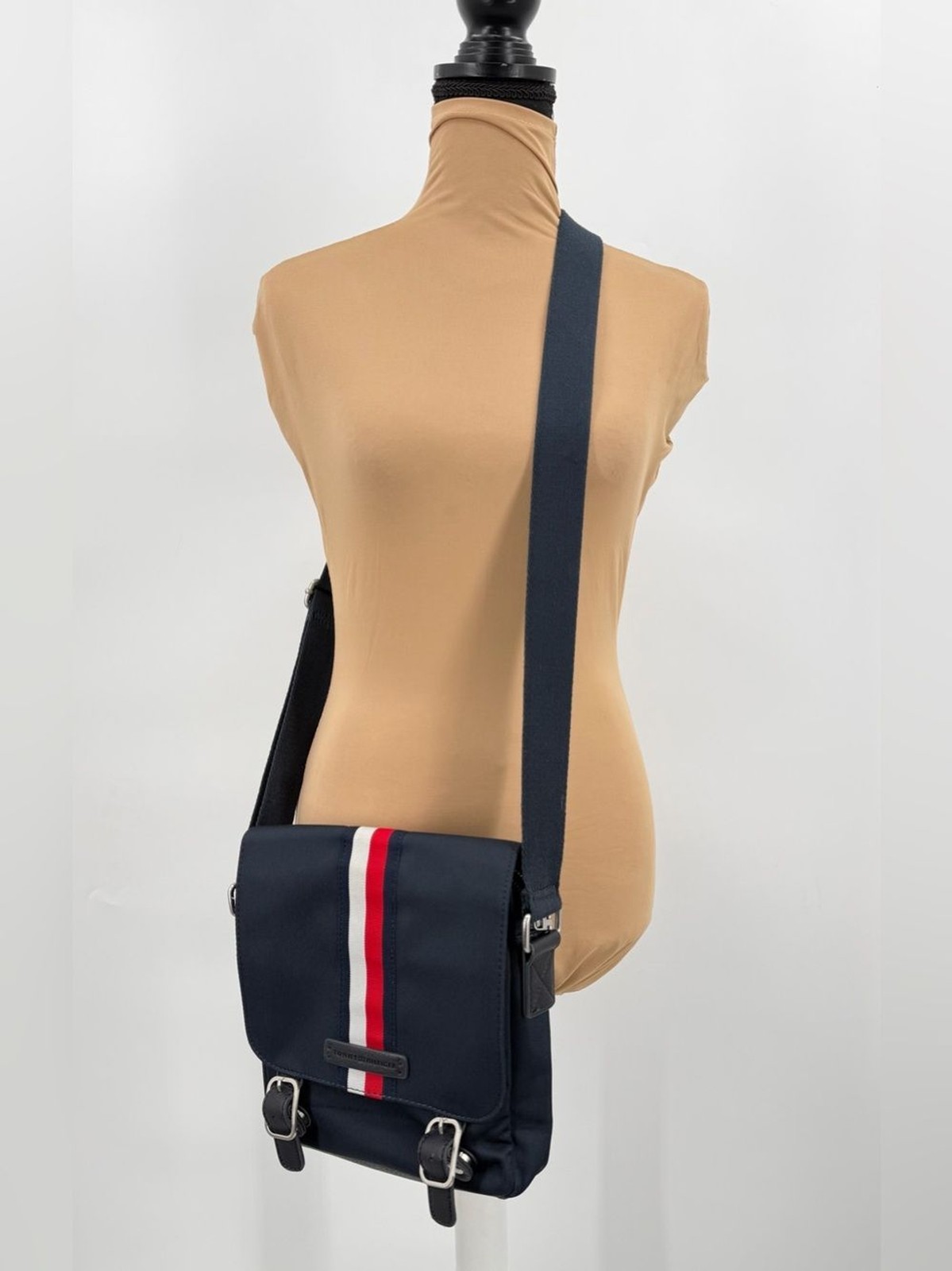 Tommy Hilfiger Men’s Navy Messenger crossbody Bag Travel everyday work casual