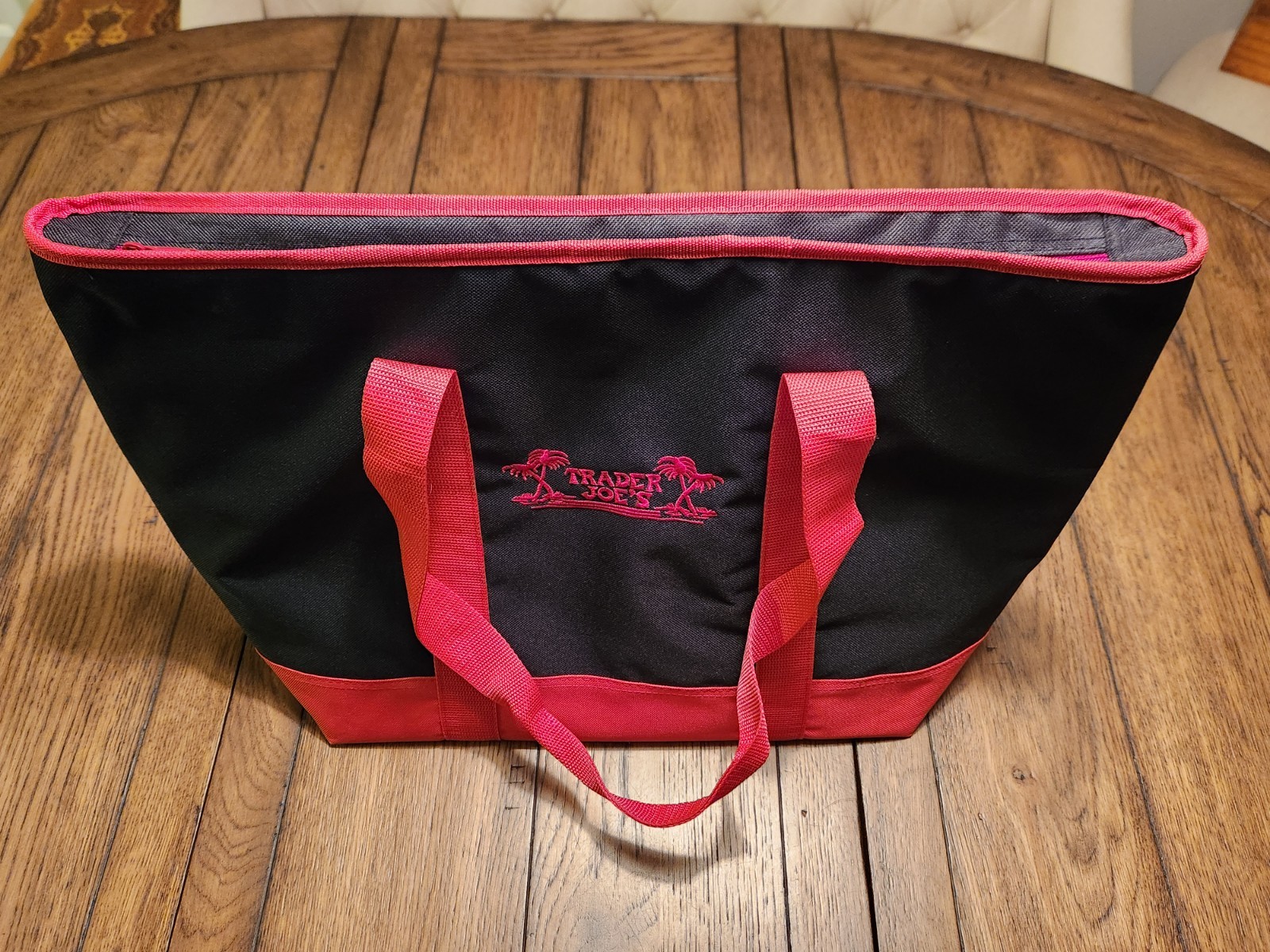 Trader Joes Large Red Reusable Insulated Cooler Freezer Red Bag (7 Gallons) NWT