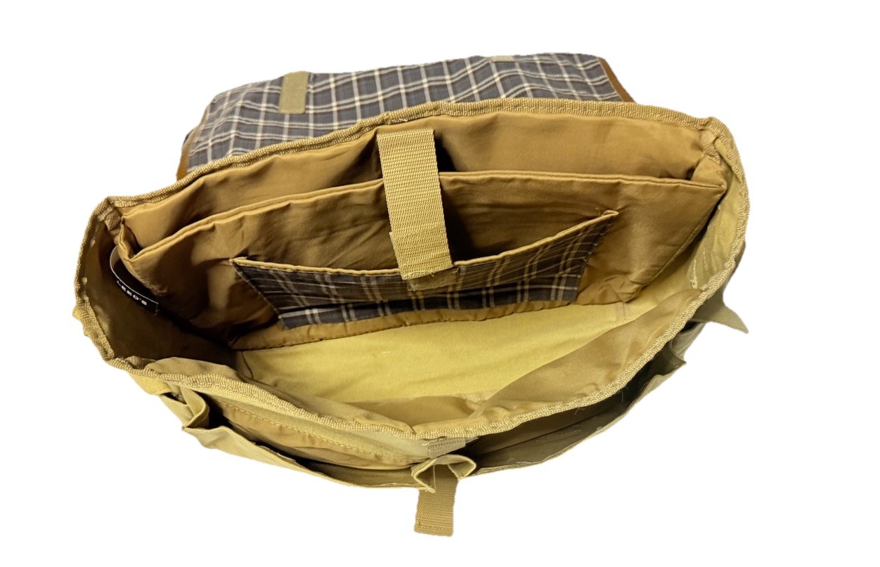 Field & Co. Vintage Style Messenger Bag Elite Stocker Meeting Leather Accents.