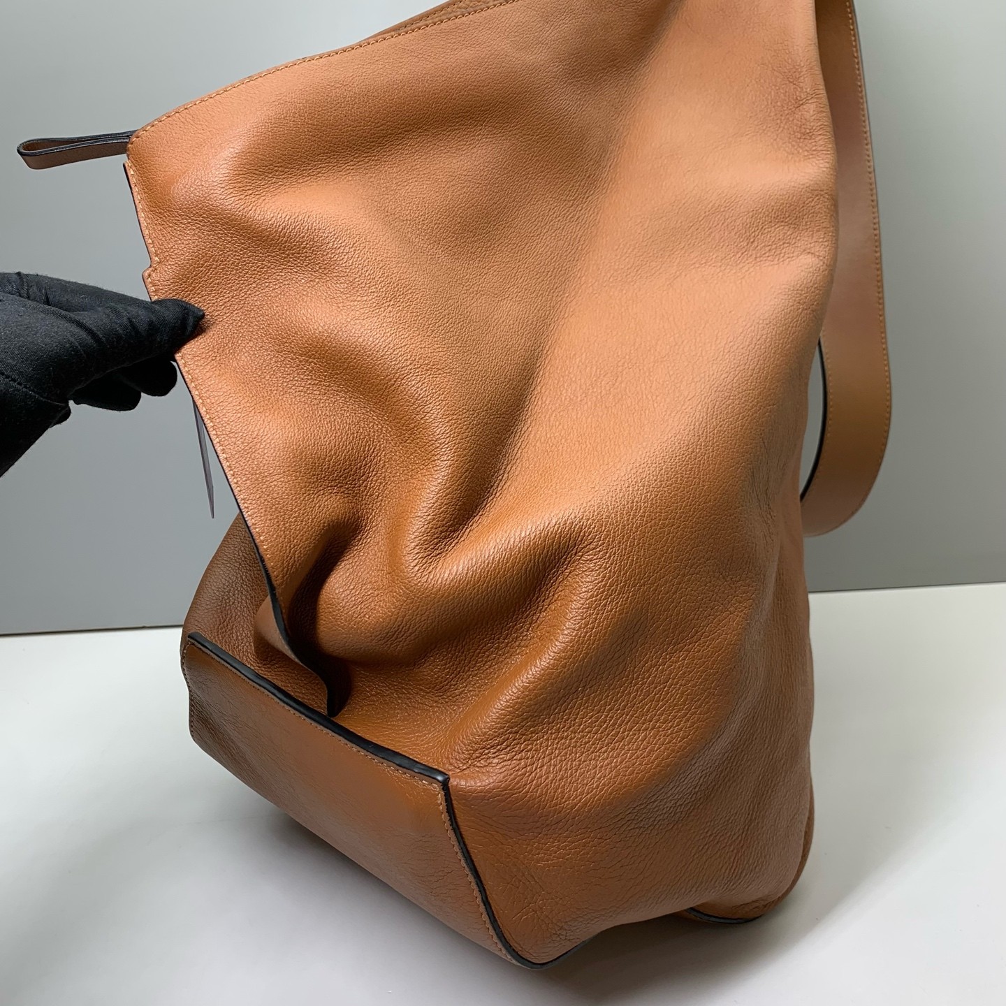 Loewe Pre-Owned Authentic Crossbody Brown Leather 44x28x22cm