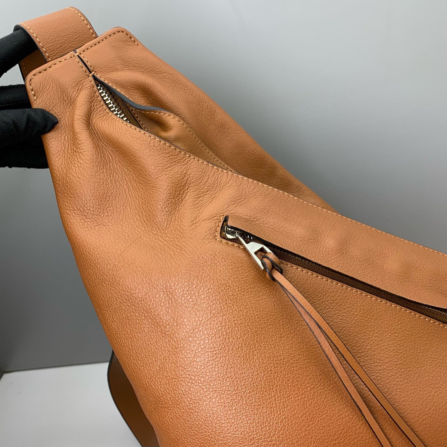 Loewe Pre-Owned Authentic Crossbody Brown Leather 44x28x22cm