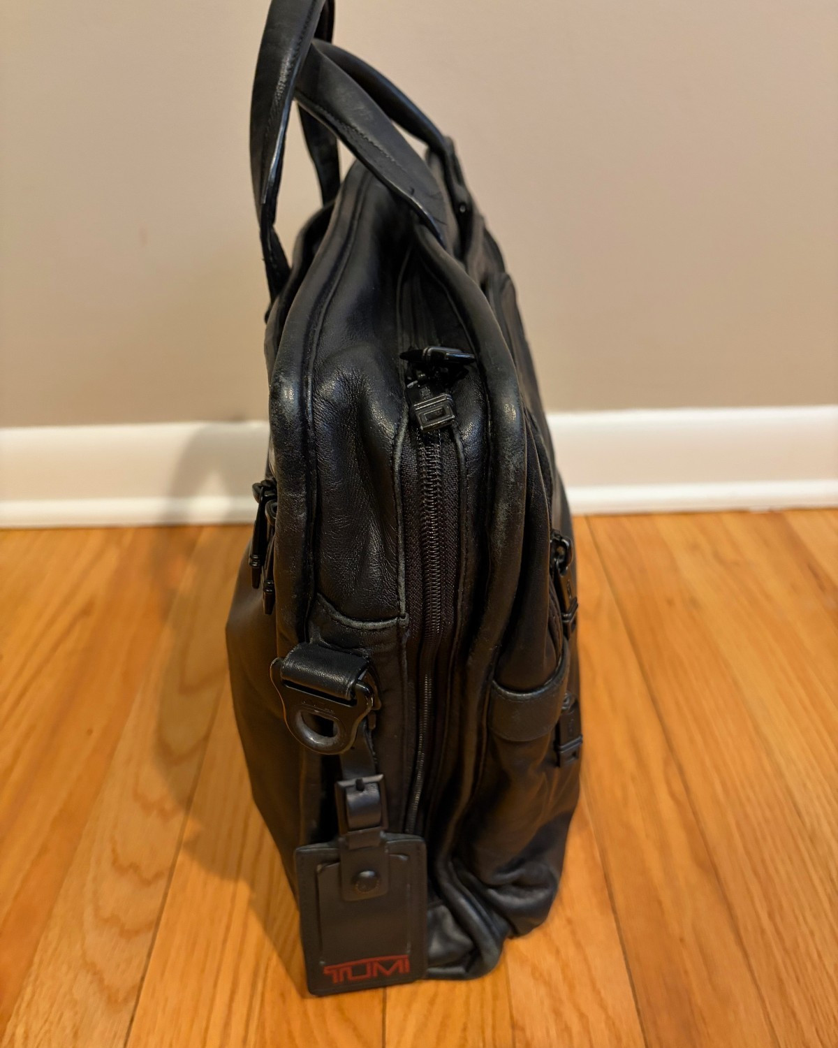 Tumi Alpha 2 Compact Large Screen Leather Briefcase Laptop Bag Reg $895 FS!