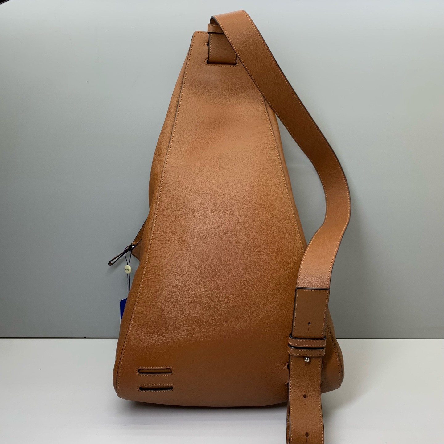 Loewe Pre-Owned Authentic Crossbody Brown Leather 44x28x22cm