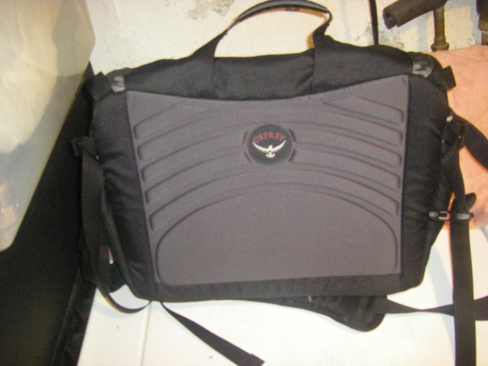 Osprey Black Messenger Torque Laptop Flap Courier Crossbody Bag Travel