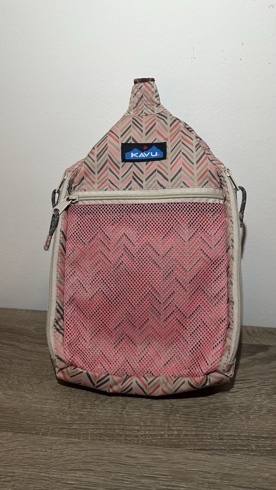KAVU Chevron Pattern Pink Beige Gray Crossbody Sling Bag Adjustable Strap Zipper