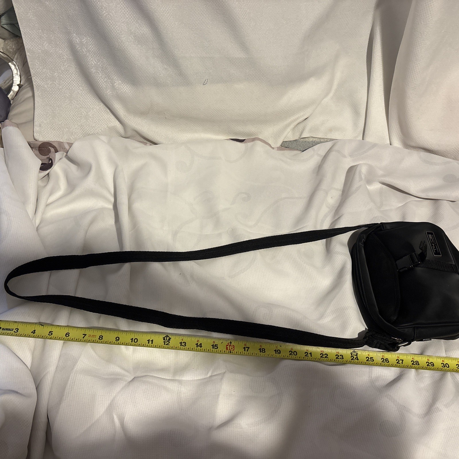 Vintage-Tommy Hilfiger Unisex Medium Black Crossbody Bag Adjustable.