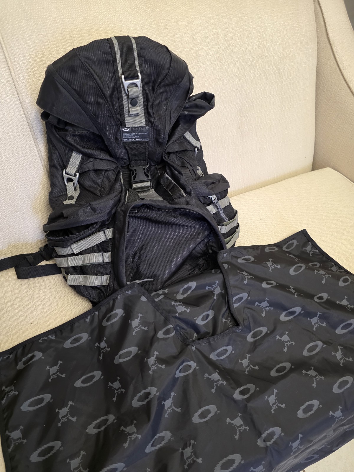 Oakley Tactical Field Gear Backpack Black Rare w/ Original Cover