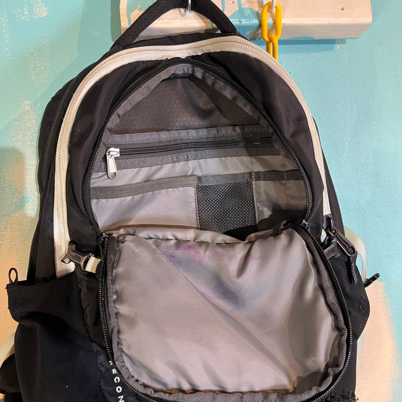 The North Face Recon Black Backpack – Durable Hiking Outdoor Gear Bag Pre-owned
