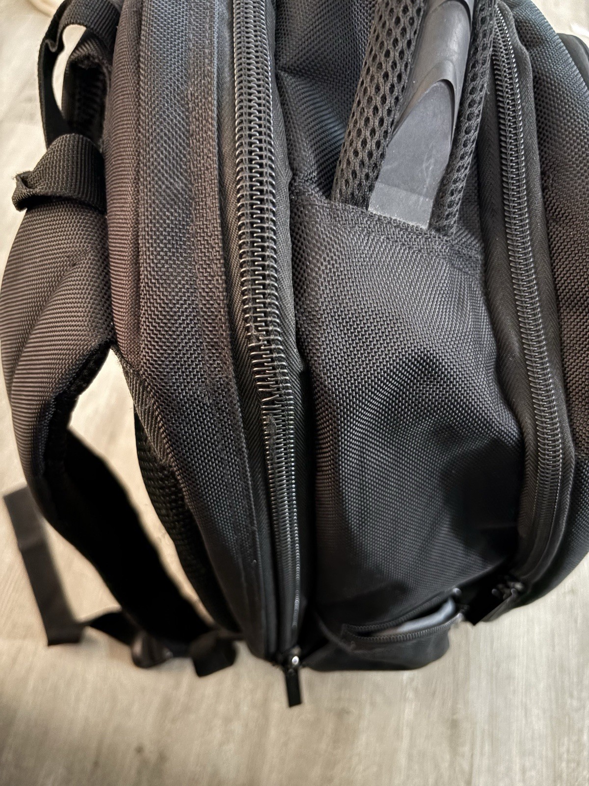Perry Ellis Portfolio Backpack-slight Damage To Zipper