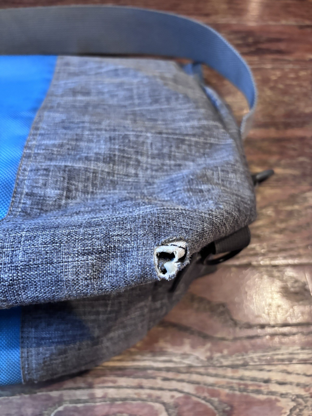 Timbuk2 Blue Grey White Medium Messenger Bag 12″x16″ 16L capacity