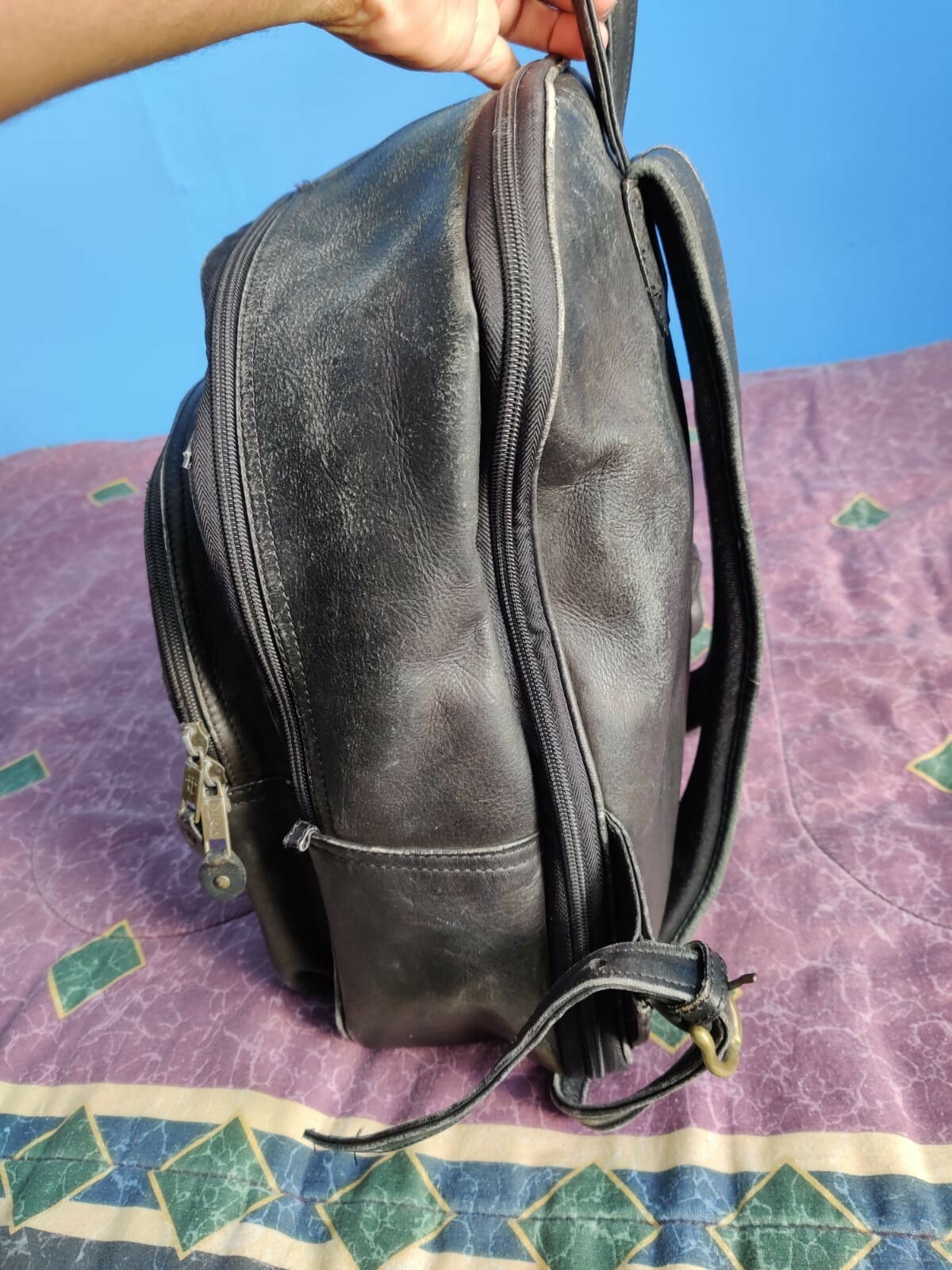 Totto: Rustic Black/Gray Distressed Leather Backpack with Pockets & Extender