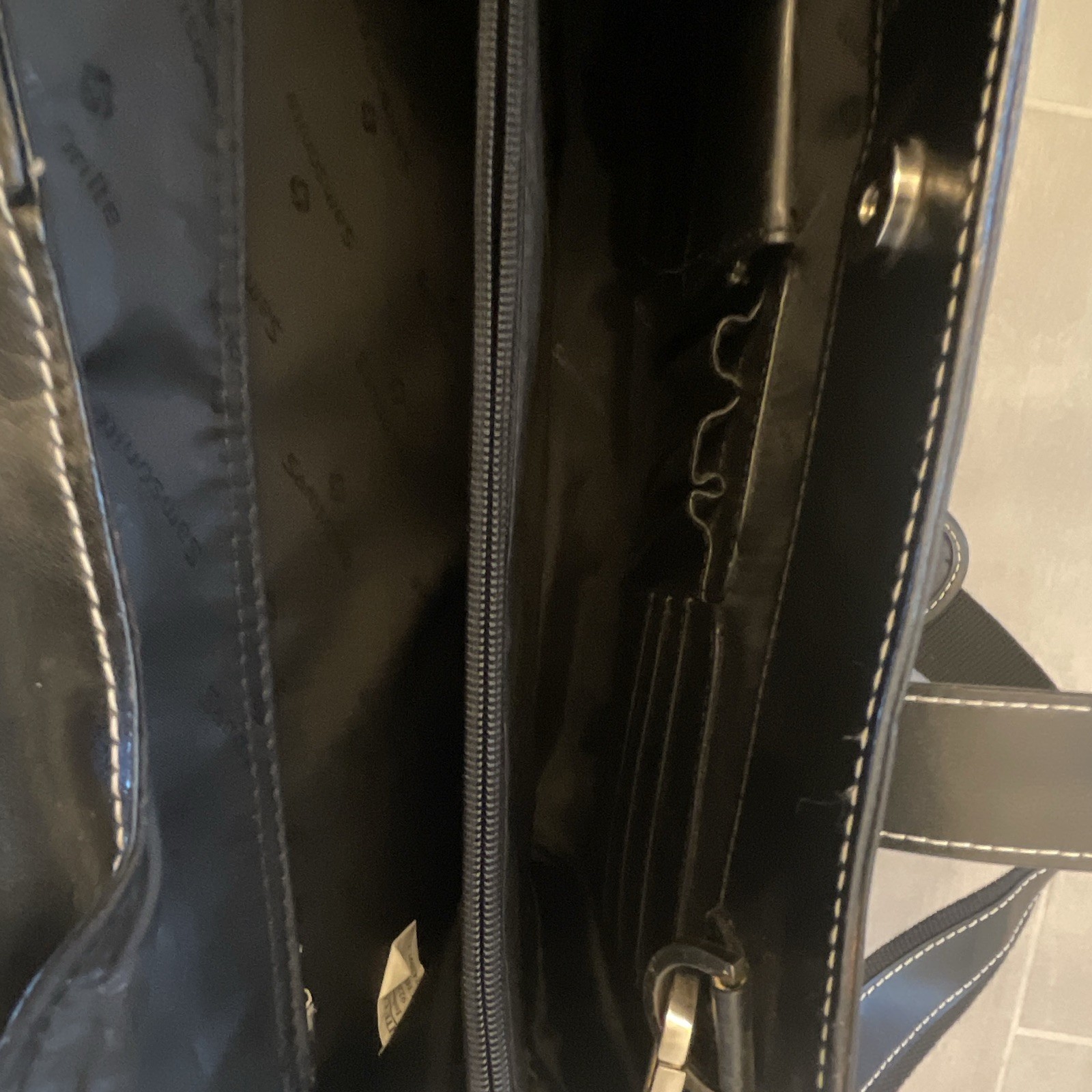 Samsonite Black Briefcase/Document Case Magnetic Closure Top Handle Strap