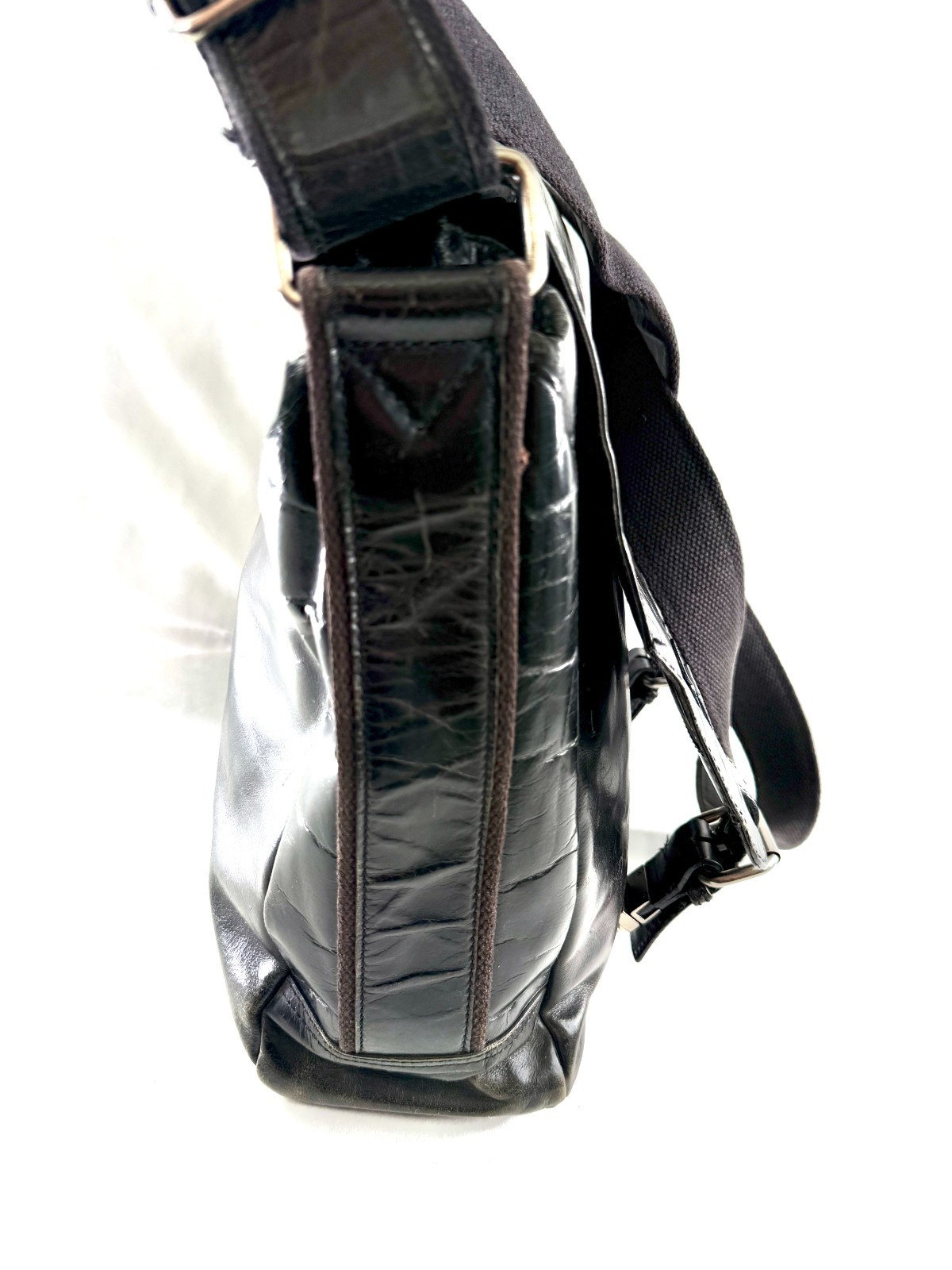 Fossil Black Leather Large Messenger Bag Push Latch Buckles Wide Strap