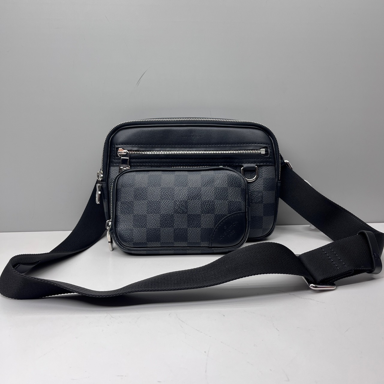 Louis Vuitton Pre-Owned Authentic Messenger Bag Black Two in one 23x4x15cm
