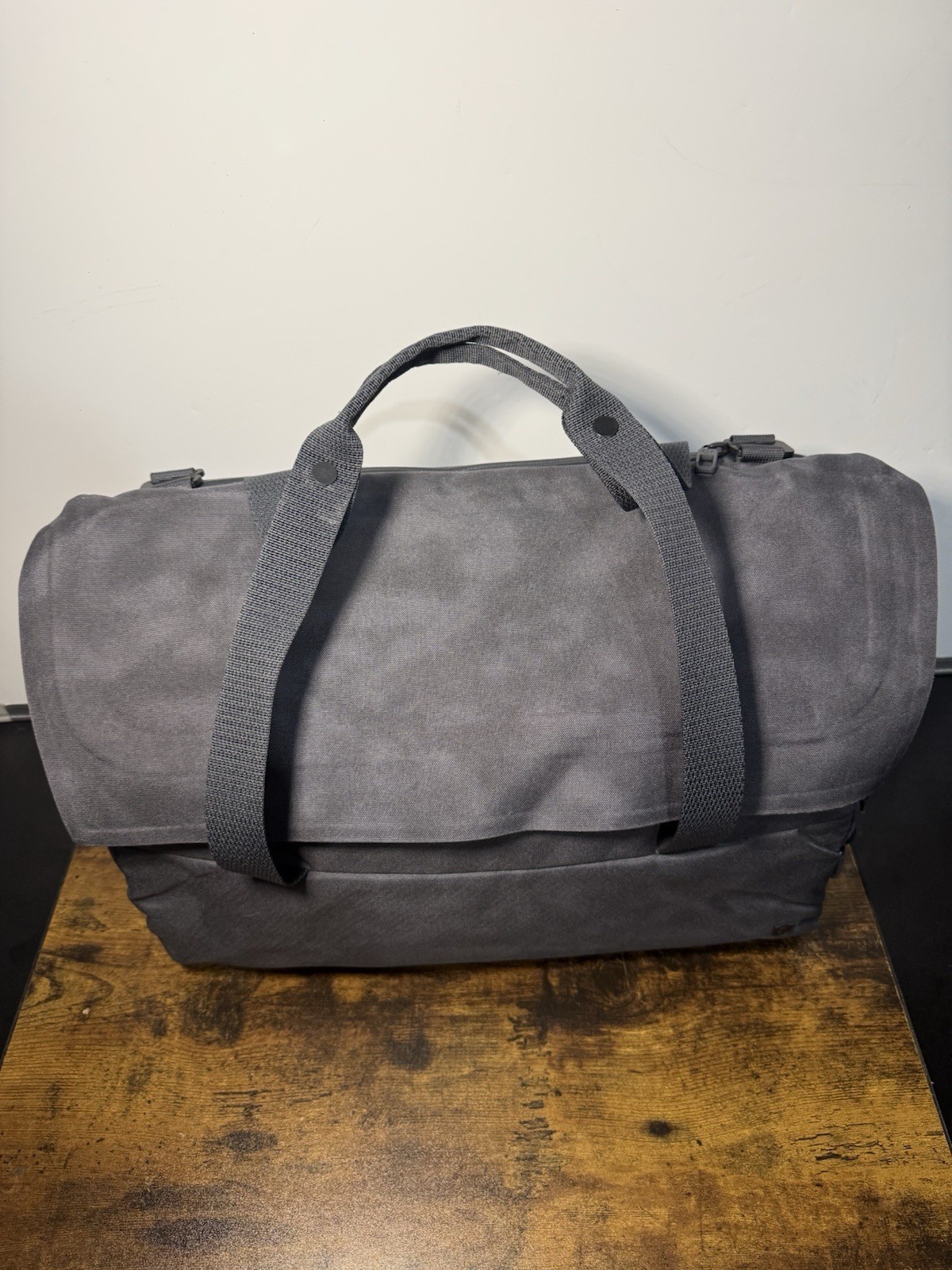 Lululemon Early Embark Duffel 27L Deep Coal Nylon Large Laptop Messenger Bag