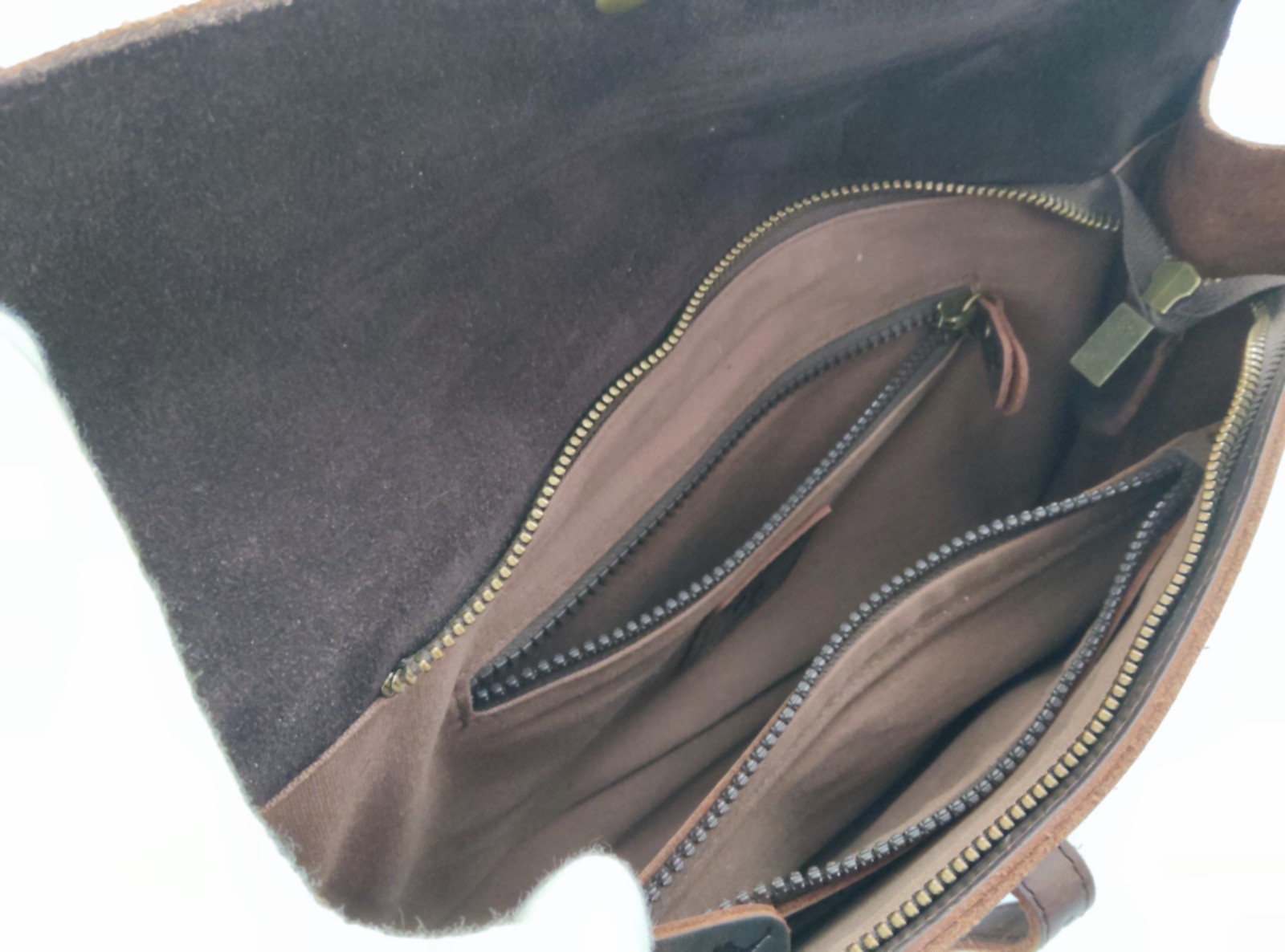Glove Leather Unisex Messenger Bag. Pre-owned. Excellent Condition.