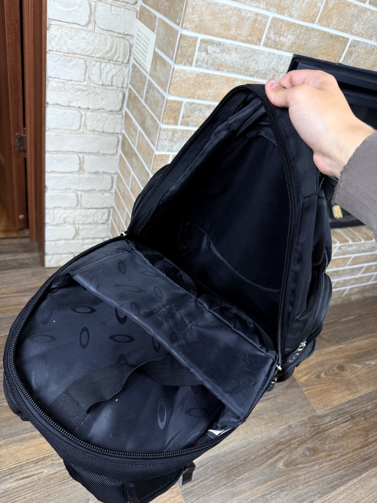 Oakley Software Vintge Black Multipocket Backpack Bag
